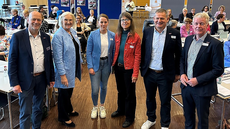 Podiumsteilnehmer v. l.: Frank Ahlborn (Moderator), Heidi Kluth, Kristina Eylmann, Christina Völkers, Markus Glasl, Holger Schwannecke