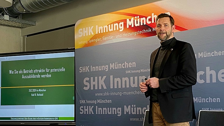 Rolf R. Rebold beim Impulstag 2024 der SHK Innung München 