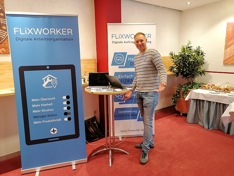 Markus Gentner präsentiert das digitale Organisationstool FLiXWORKER