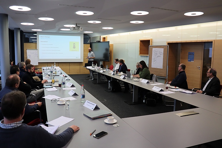 Seminarteilnehmer und Veranstalter in den Räumlichkeiten der HWK Region Stuttgart